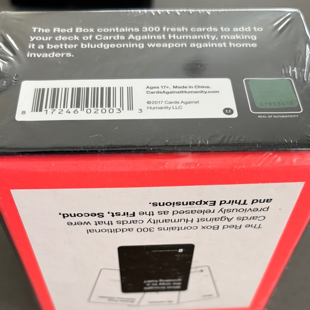 Cards Against Humanity Red Box - Picture 6 of 6